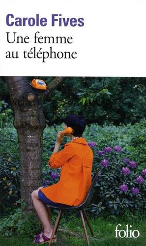 Une femme au téléphone